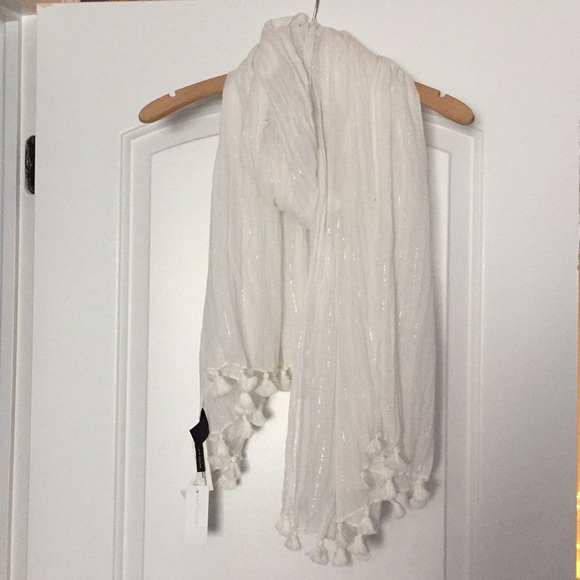 Ann Taylor Accessories - ANN TAYLOR off white silver cozy scarf